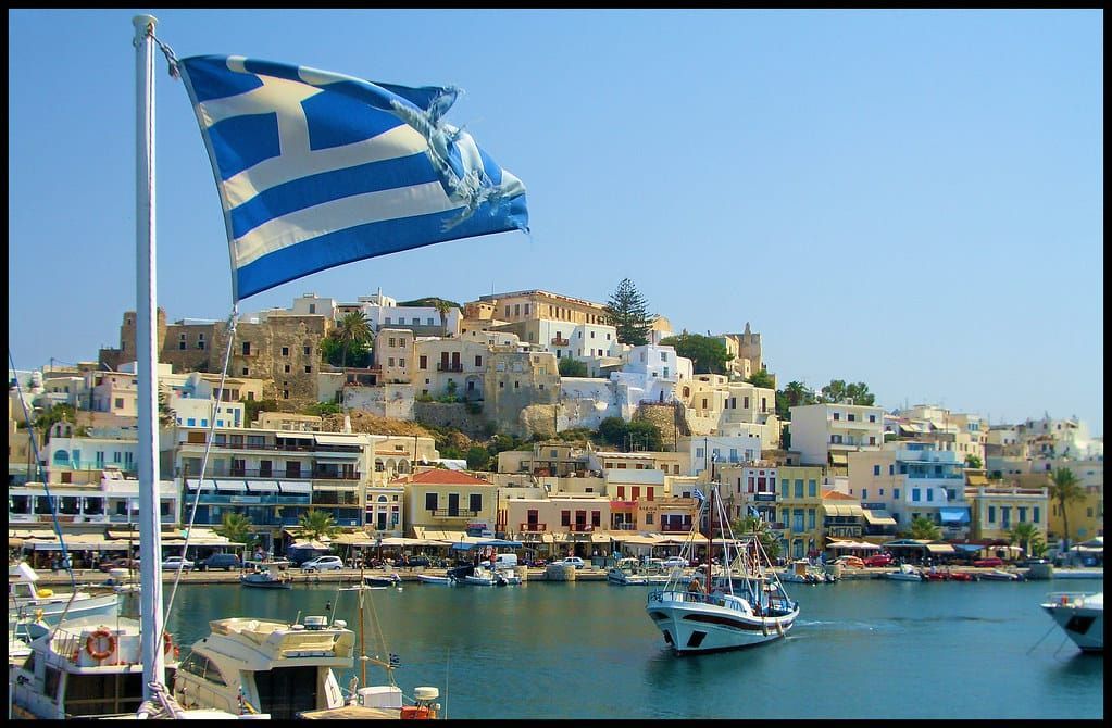 Naxos tourism. As you wander through the picturesque streets of Chora, you’ll discover the true essence of Naxos. The blend of whitewashed buildings, vibrant bougainvillea, and bustling local life creates a warm atmosphere that’s impossible to forget. The locals greet you with friendly smiles, offering a taste of authentic island life that makes you feel like part of the community. 5 Reasons Why Naxos is the Ultimate Cycladic Experience