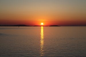 5 Reasons Why Naxos is the Ultimate Cycladic Experience. As the day fades, Naxos transforms into a tranquil paradise. The sunsets here are nothing short of magical, casting a golden glow over the island’s rolling hills and sparkling coastline. It’s the perfect time to reflect on the beauty of the island and the warmth of its people, leaving you with memories that will last a lifetime.